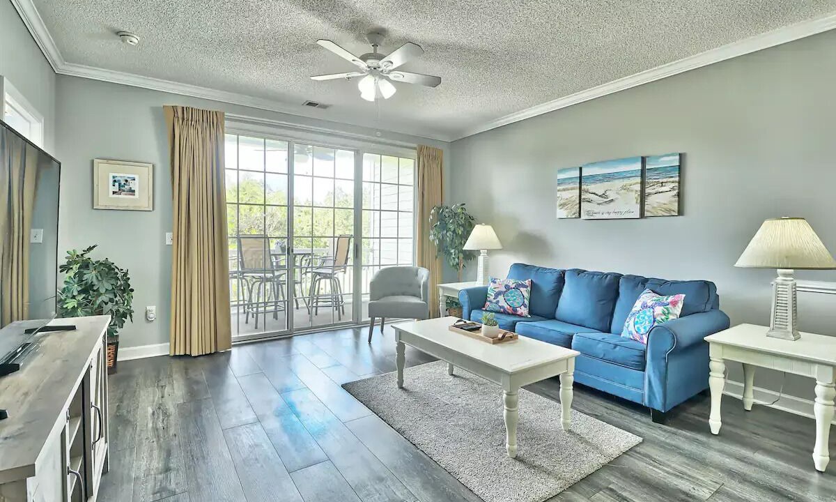 Photo of Livingroom in Longs
