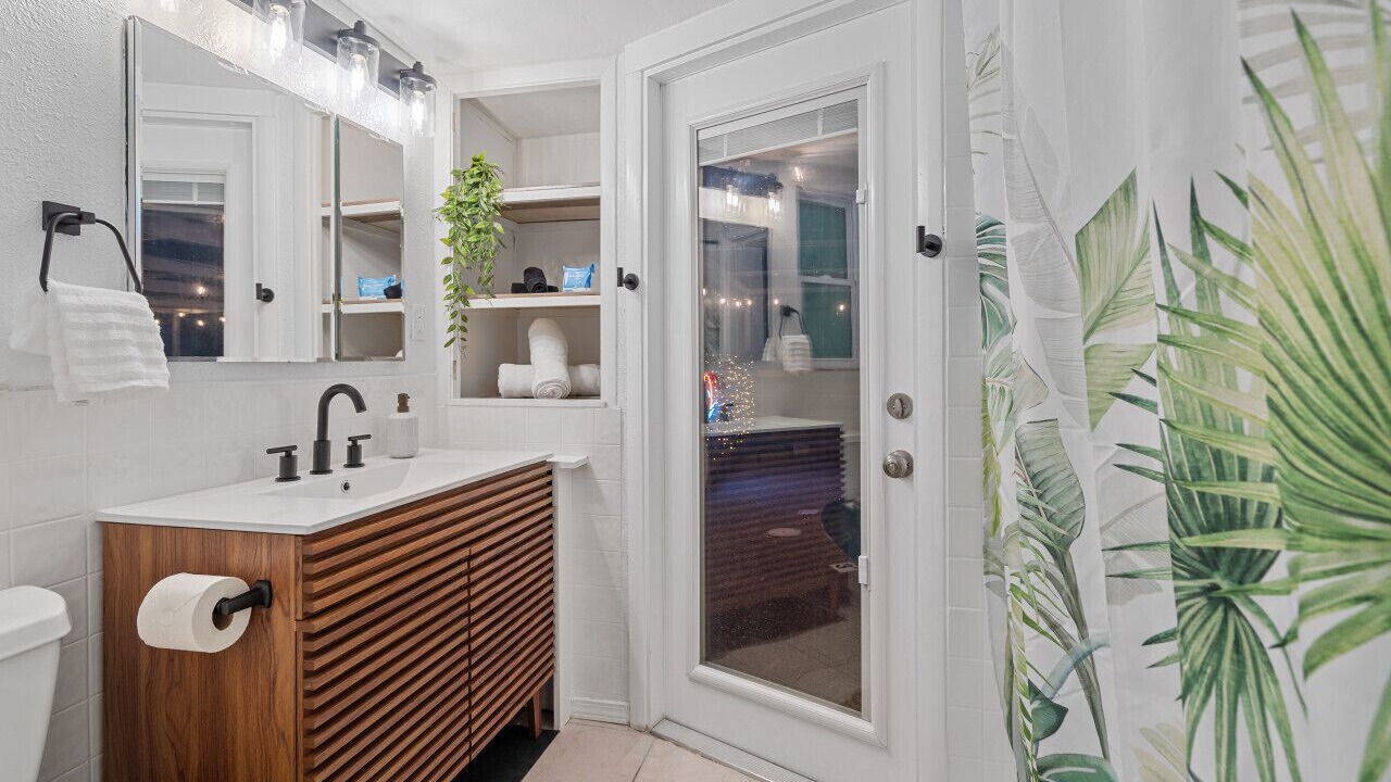 Photo of Bathroom in Largo