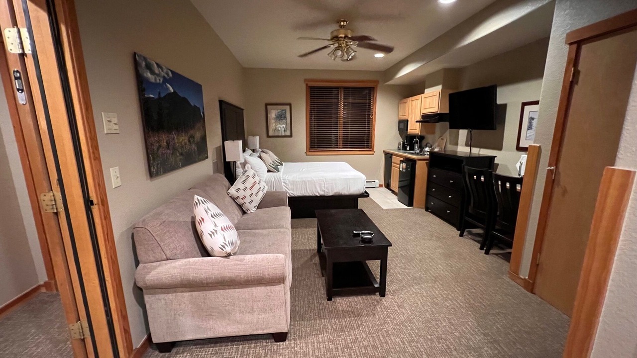 Photo of Bedroom in Peak 9