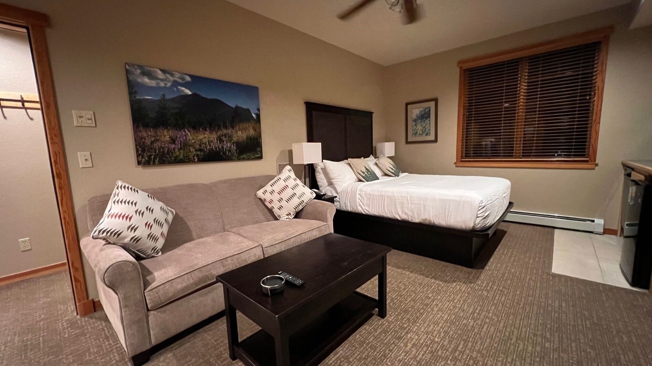 Photo of Bedroom in Peak 9