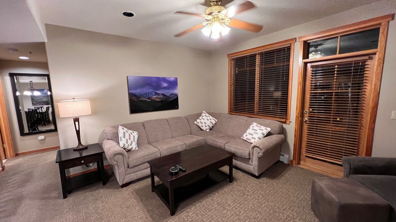 Photo of Livingroom in Peak 9