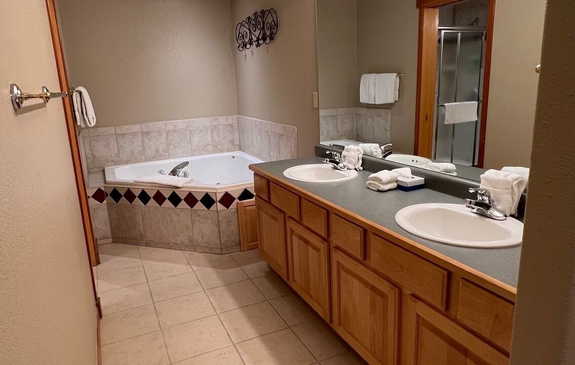 Photo of Bathroom in Peak 9