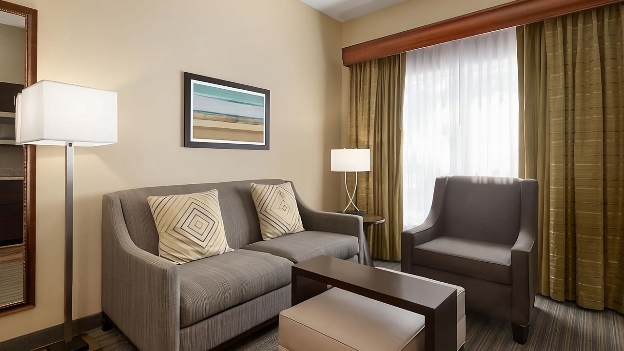 Photo of Livingroom in Feather Sound
