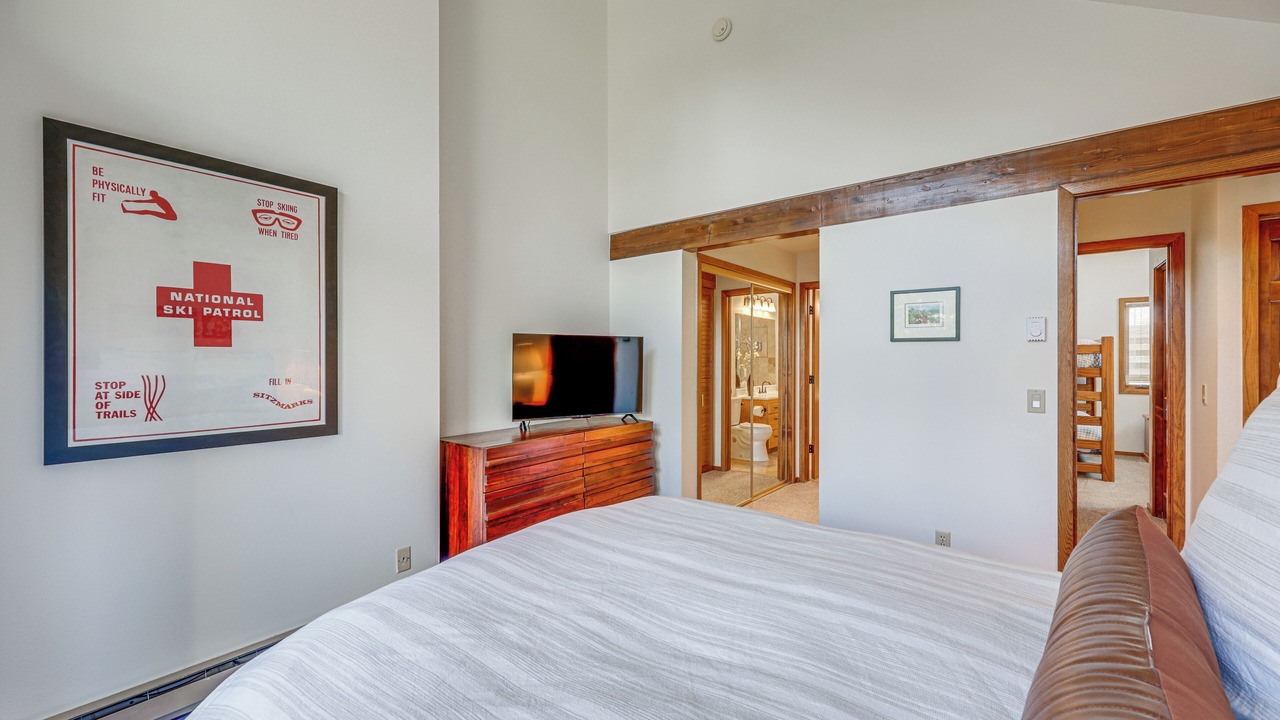 Photo of Bedroom in Peak 9