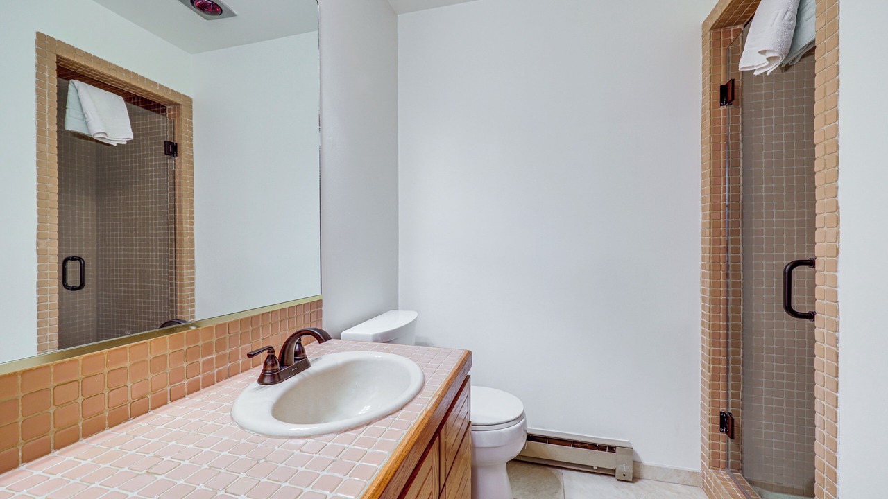 Photo of Bathroom in Peak 9