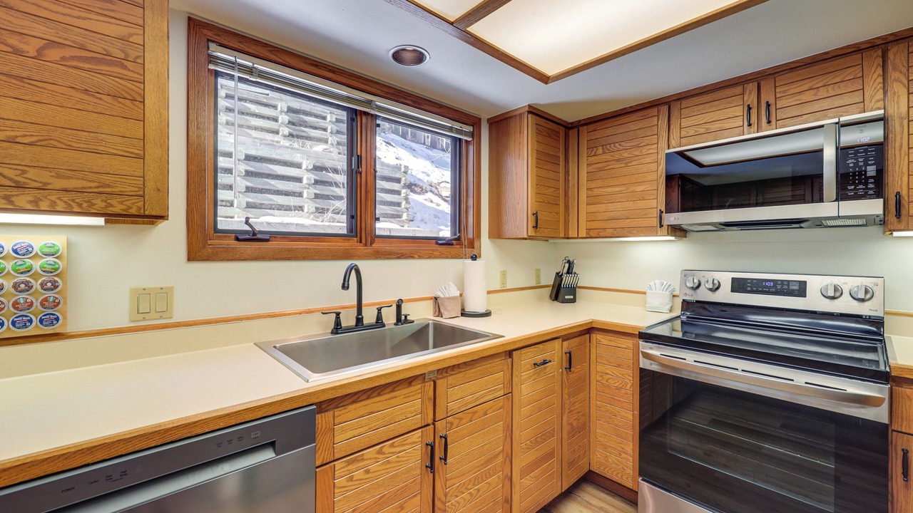Photo of Kitchen in Peak 9
