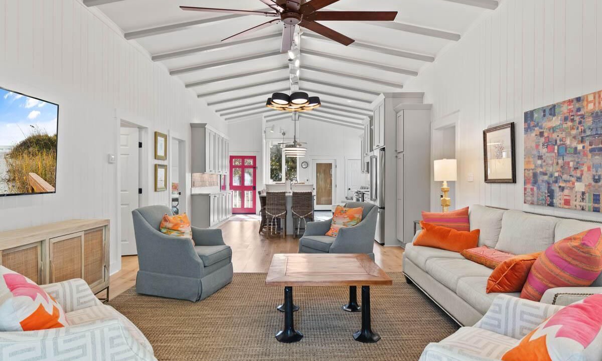 Photo of Livingroom in North Litchfield Beach