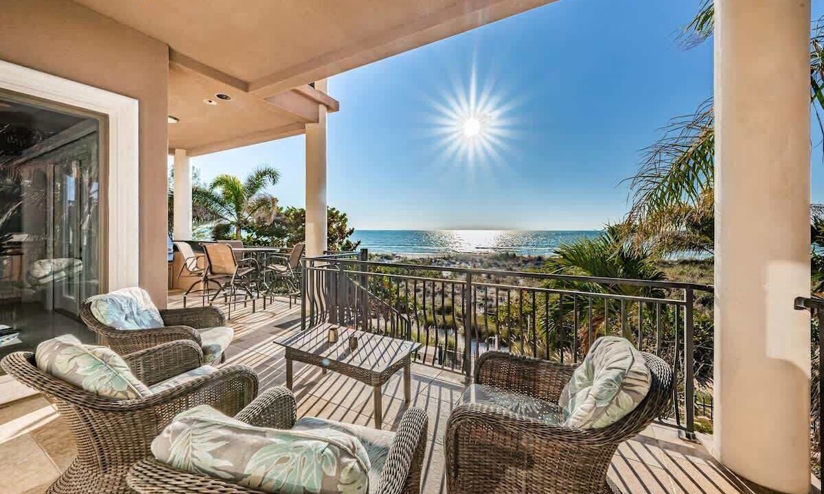 Photo of Patio Balcony in Sunset Beach