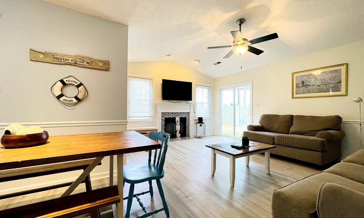 Photo of Livingroom in Little River