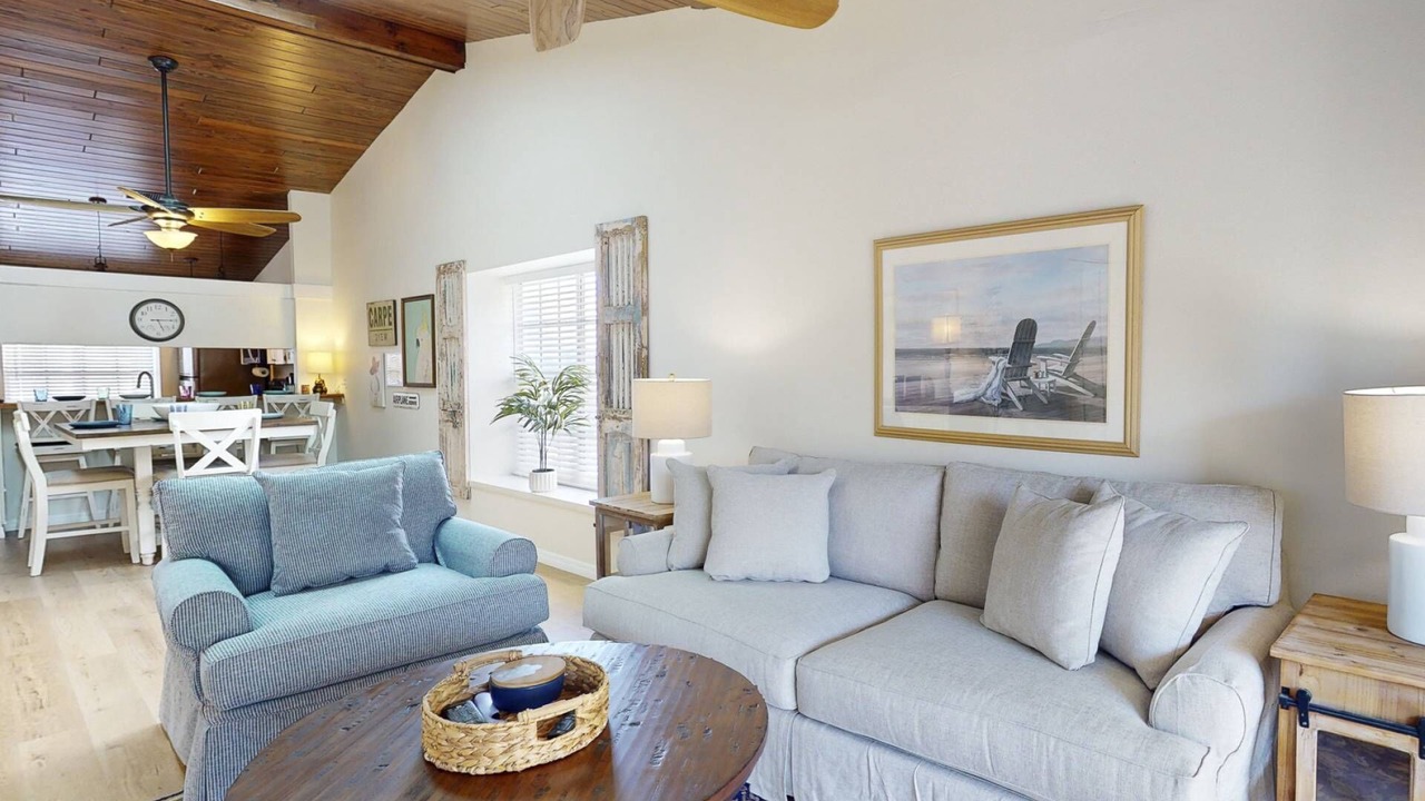 Photo of Bedroom in Capri Isle