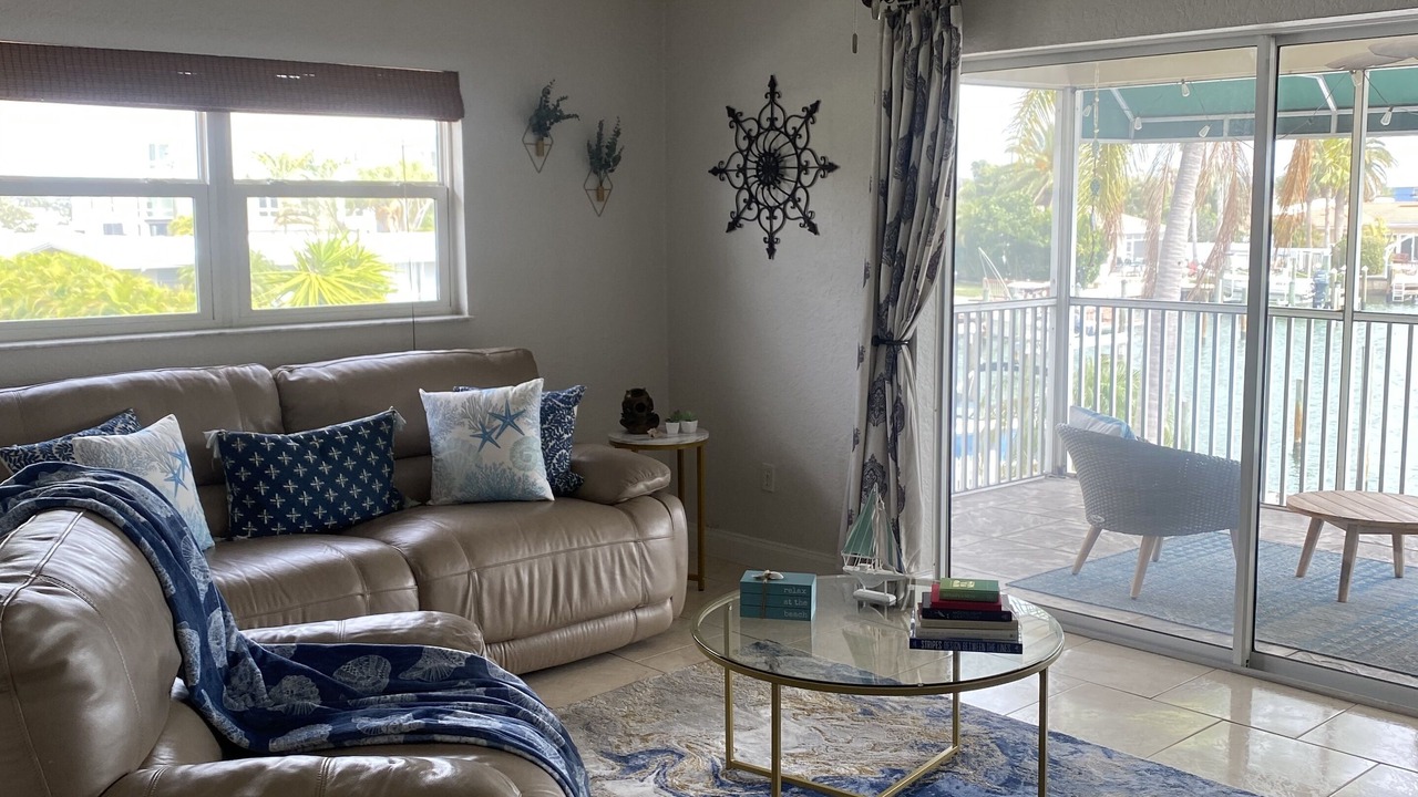 Photo of Livingroom in Capri Isle