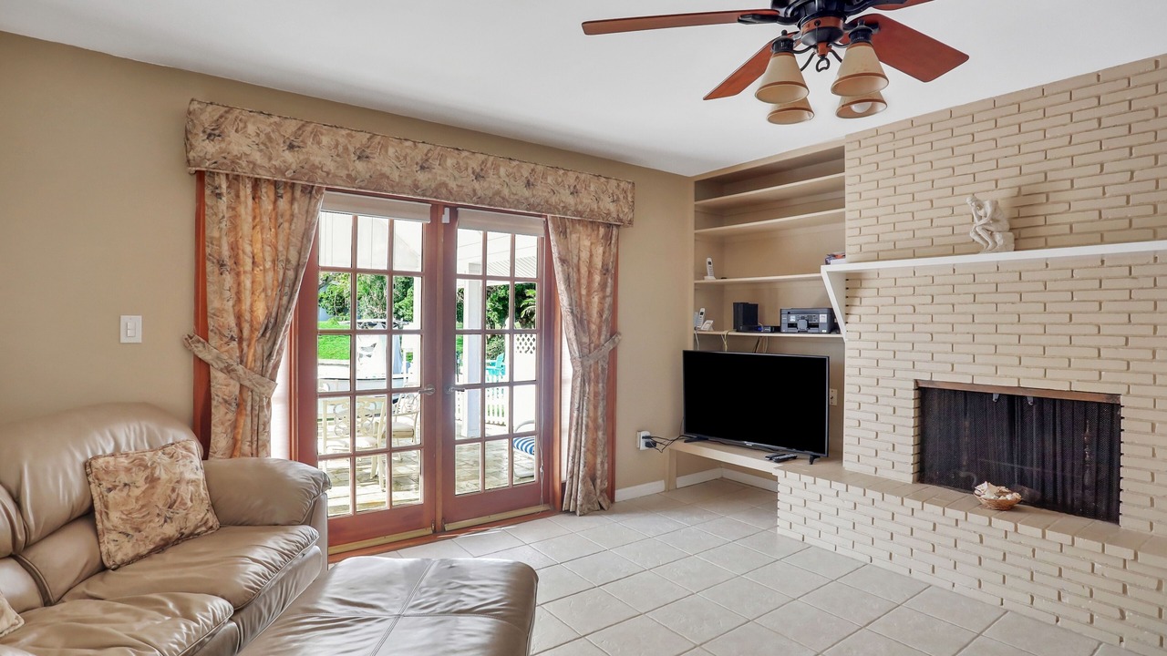 Photo of Livingroom in Harbor Hills