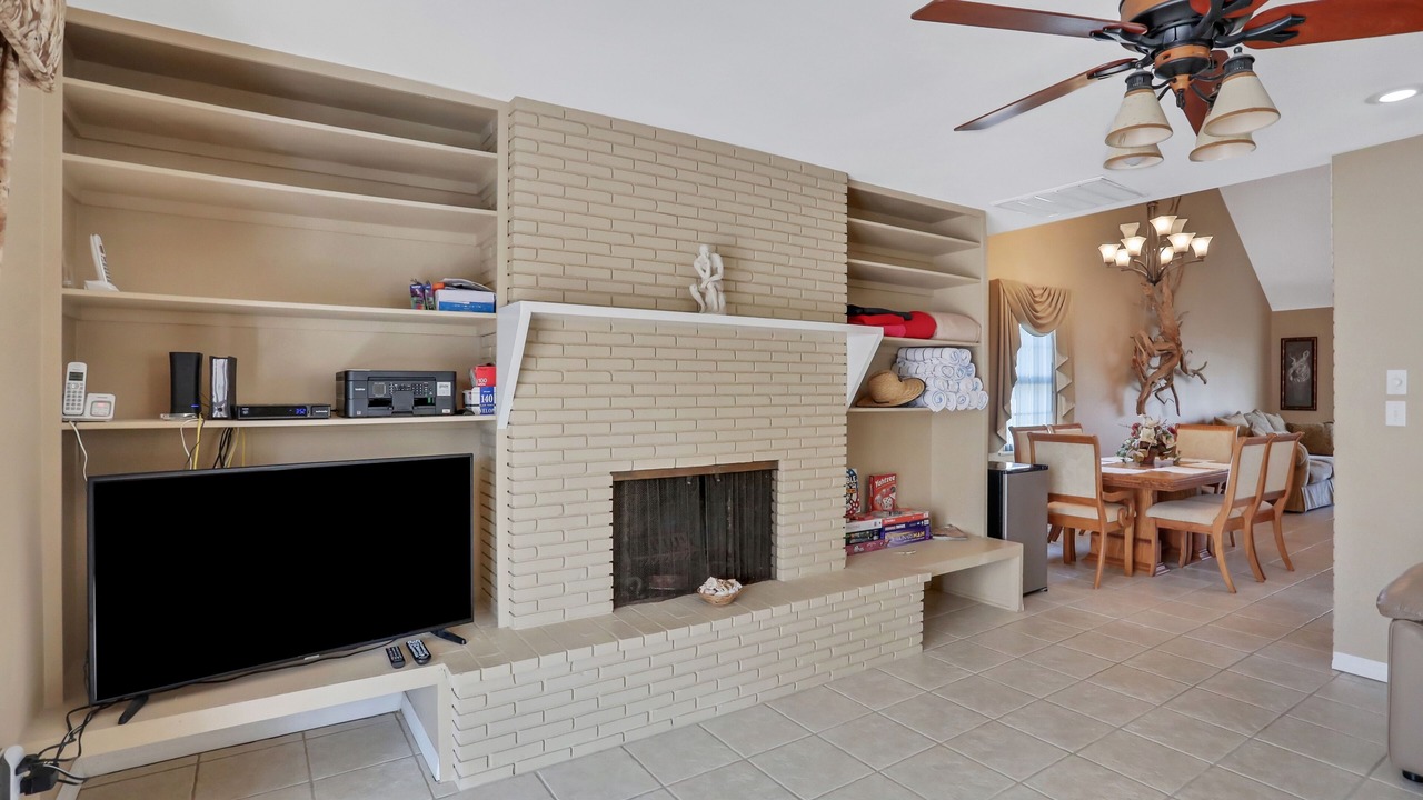 Photo of Livingroom in Harbor Hills
