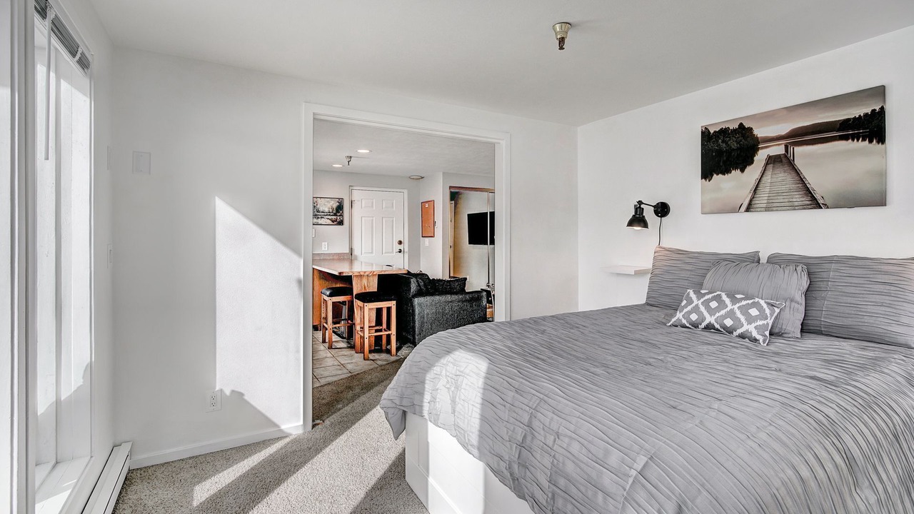 Photo of Bedroom in Four O'Clock