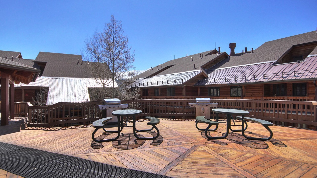 Photo of Outdoor in Four O'Clock