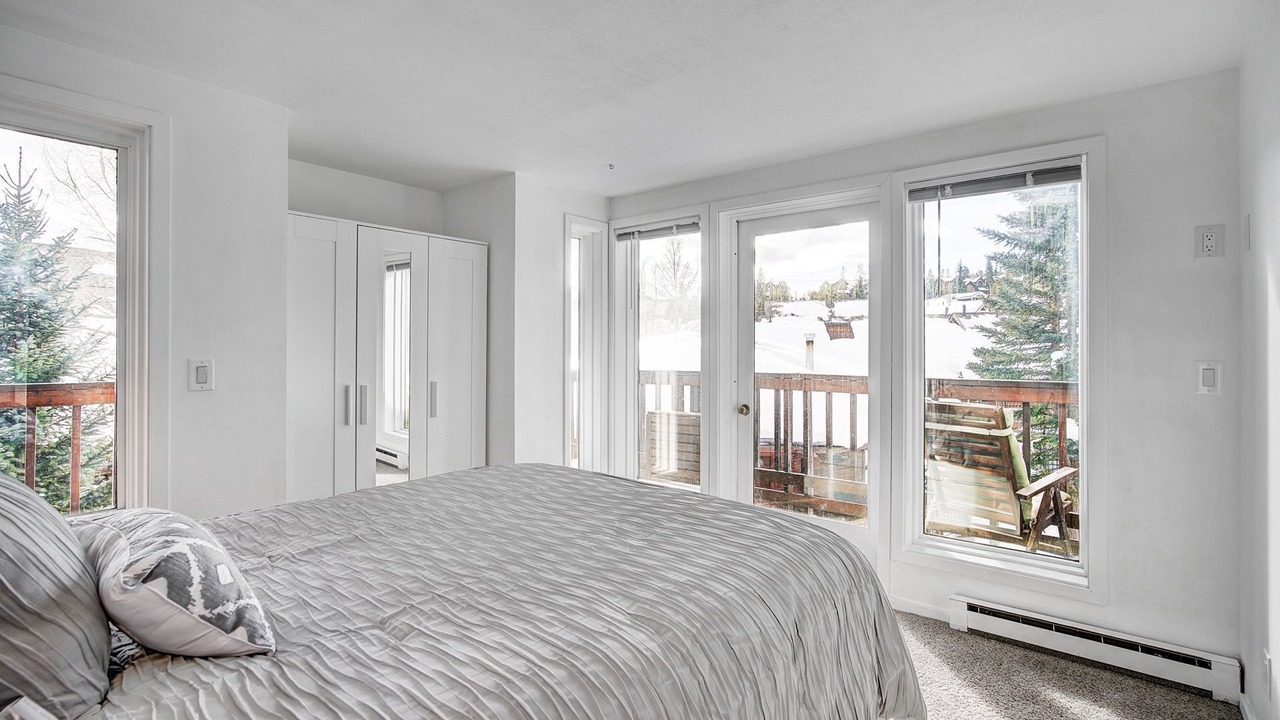 Photo of Bedroom in Four O'Clock