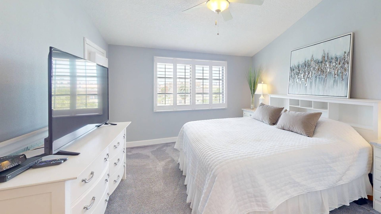 Photo of Bedroom in Capri Isle
