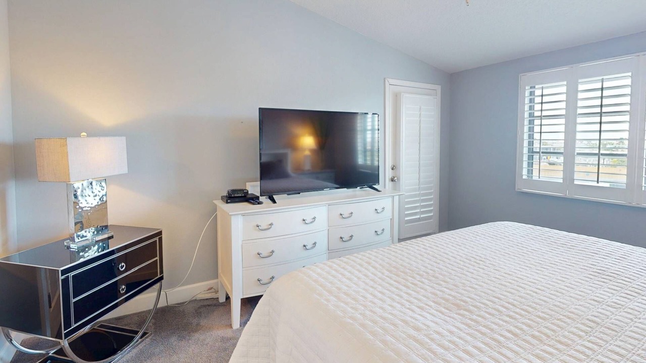 Photo of Bedroom in Capri Isle
