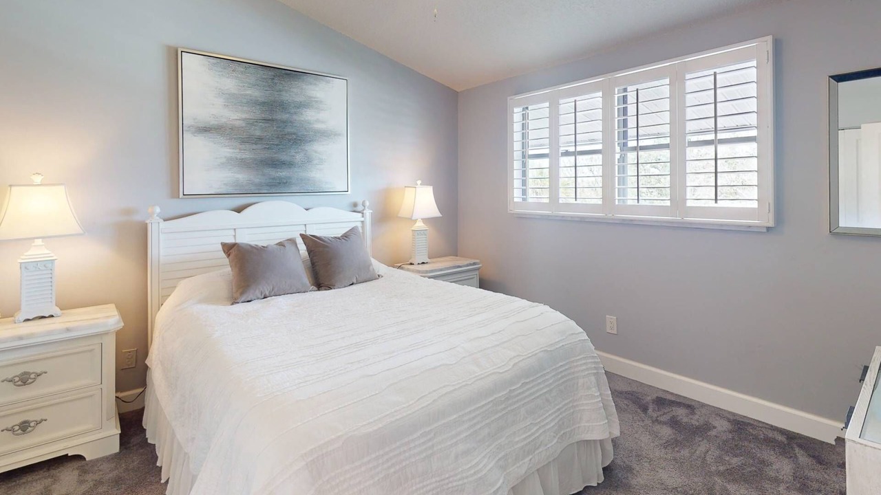 Photo of Bedroom in Capri Isle