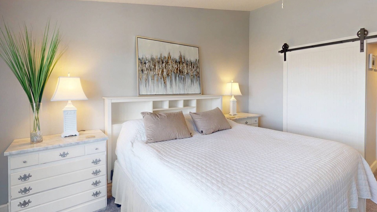 Photo of Bedroom in Capri Isle