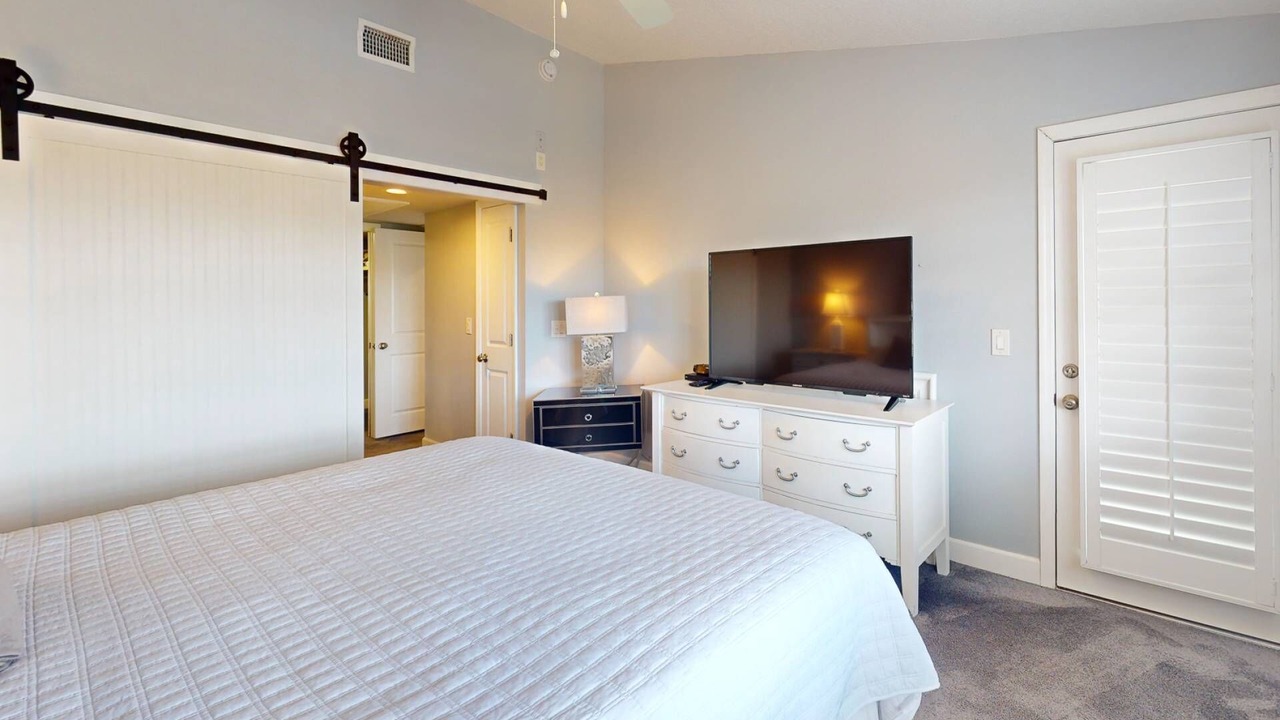 Photo of Bedroom in Capri Isle