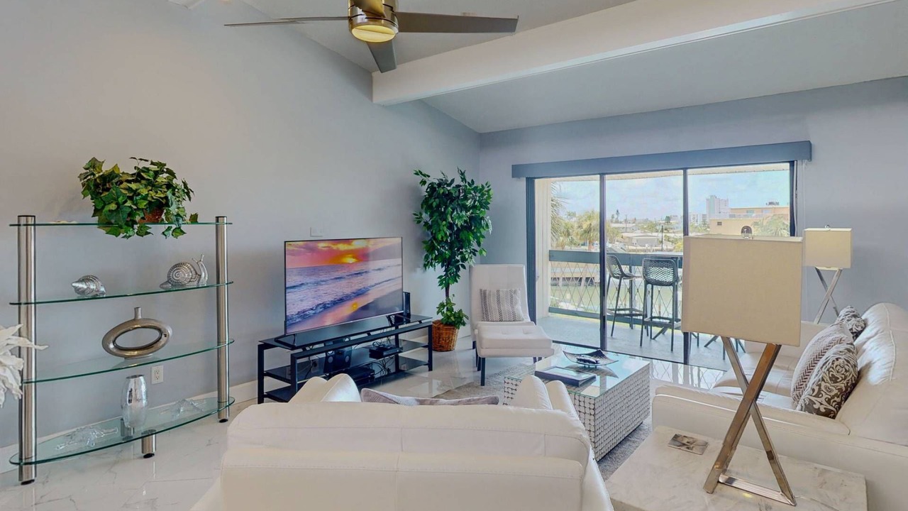 Photo of Livingroom in Capri Isle