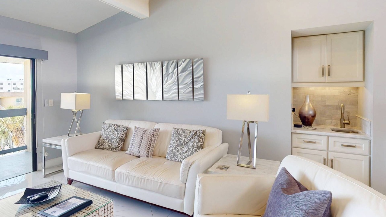 Photo of Livingroom in Capri Isle