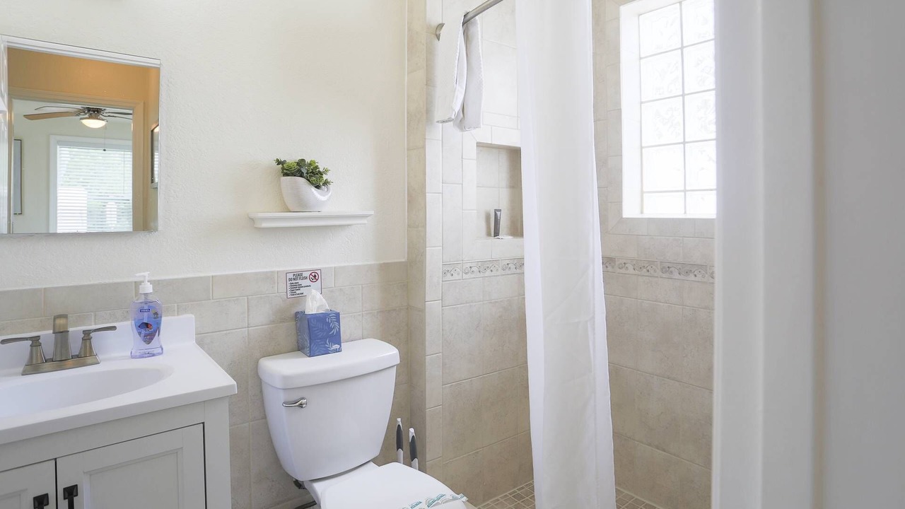 Photo of Bathroom in Treasure Island