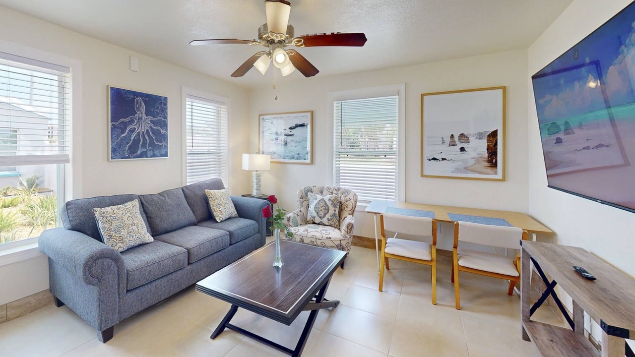 Photo of Livingroom in Treasure Island