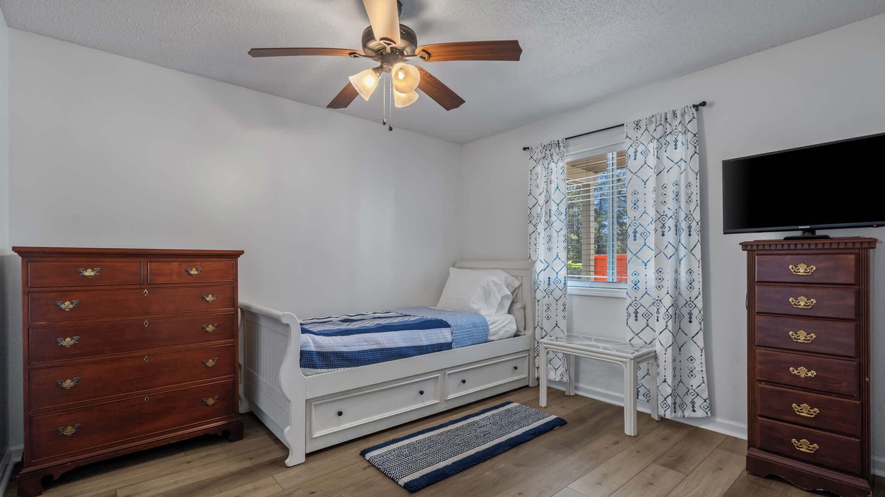 Photo of Bedroom in Surfside Beach