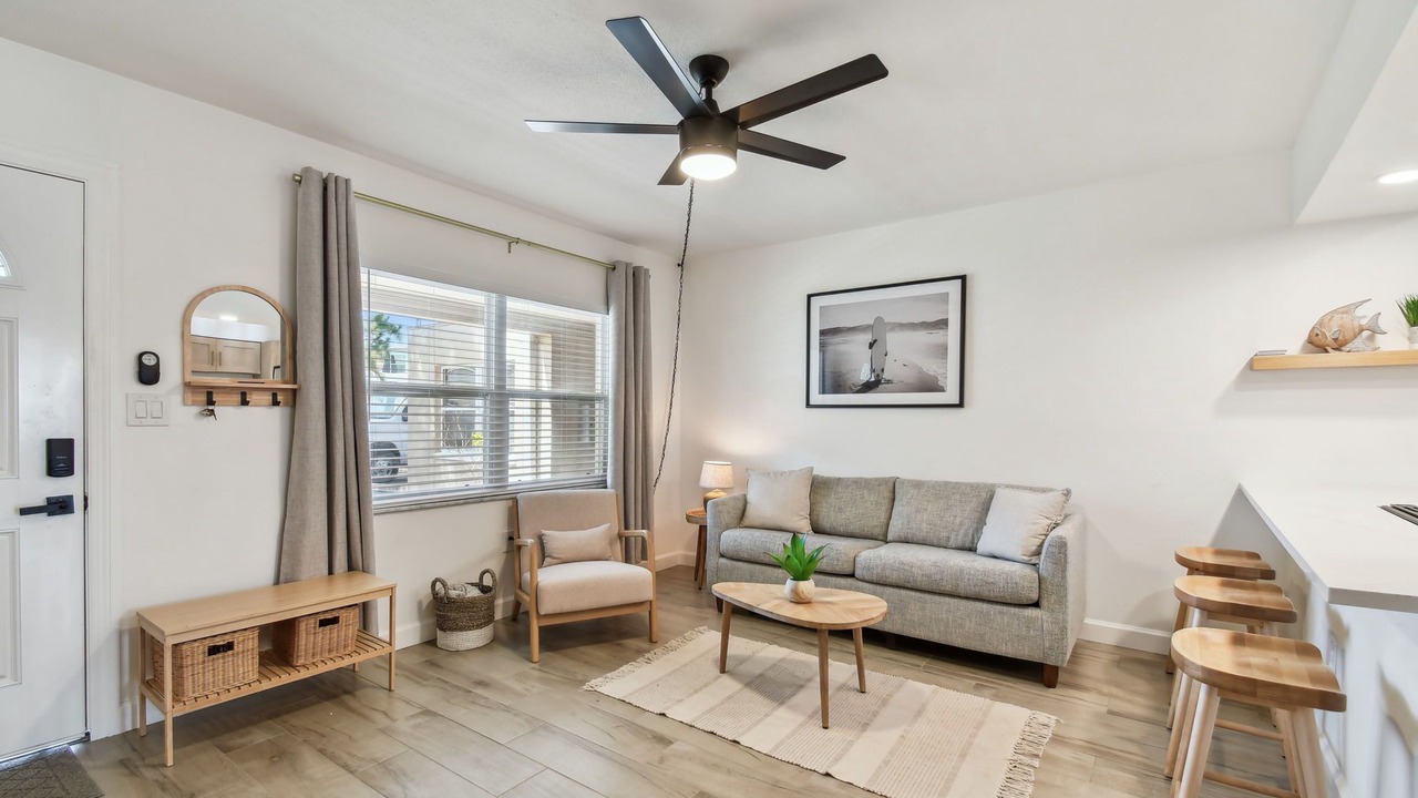 Photo of Livingroom in Treasure Island