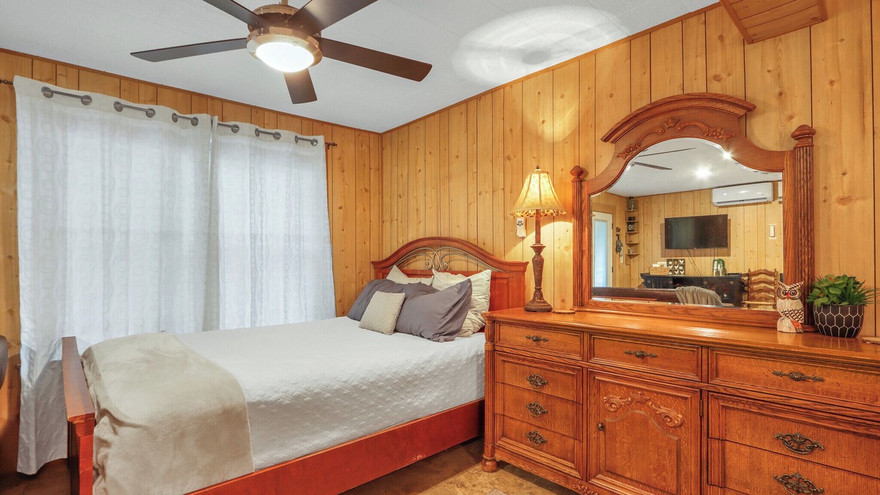 Photo of Bedroom in Canyon Lake