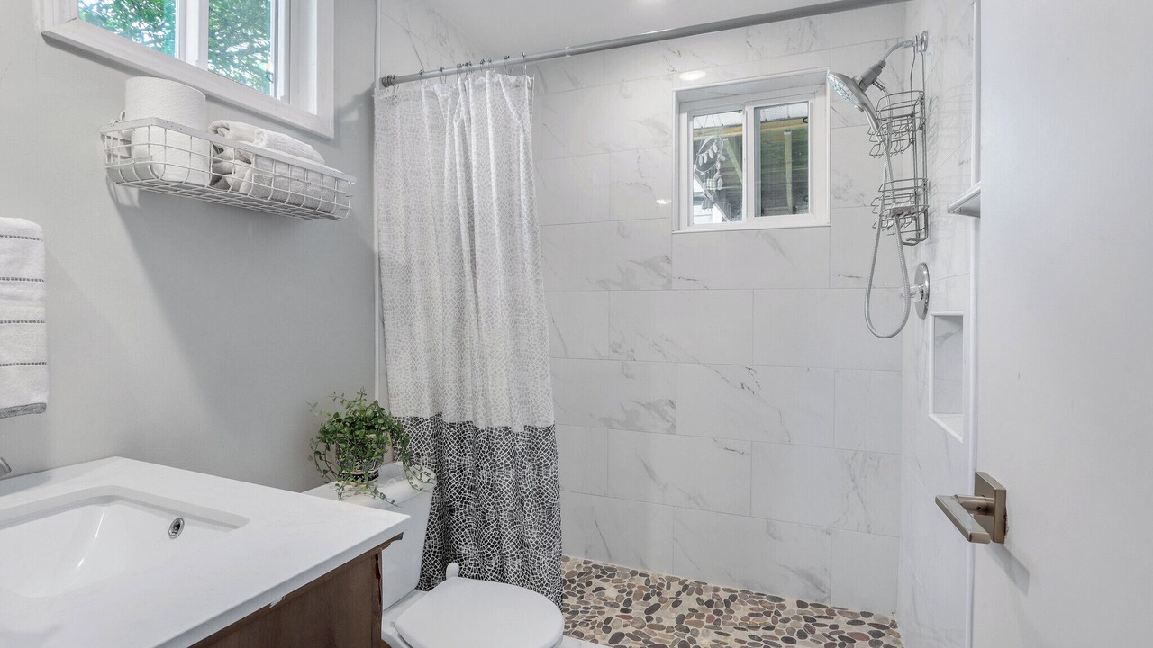 Photo of Bathroom in Canyon Lake