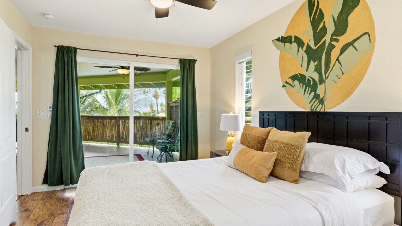 Photo of Bedroom in Kahaluu Bay