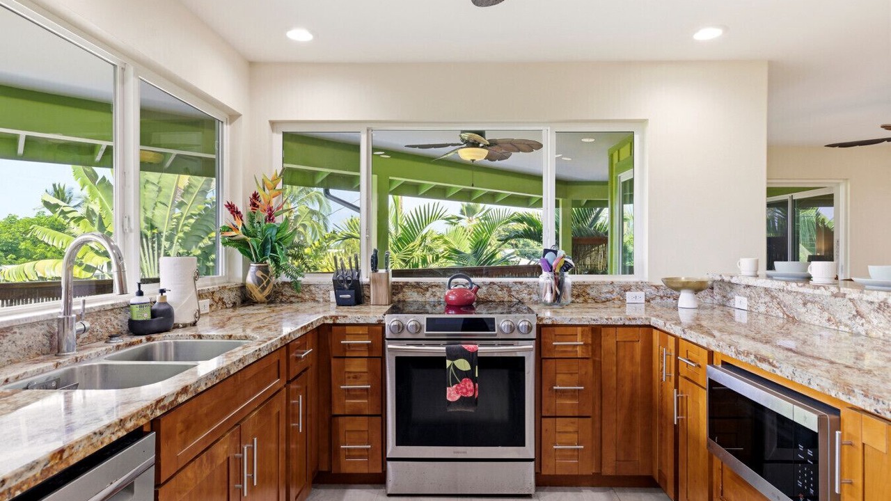 Photo of Kitchen in Kahaluu Bay