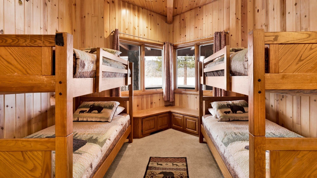 Photo of Bedroom in Big Bear Lake