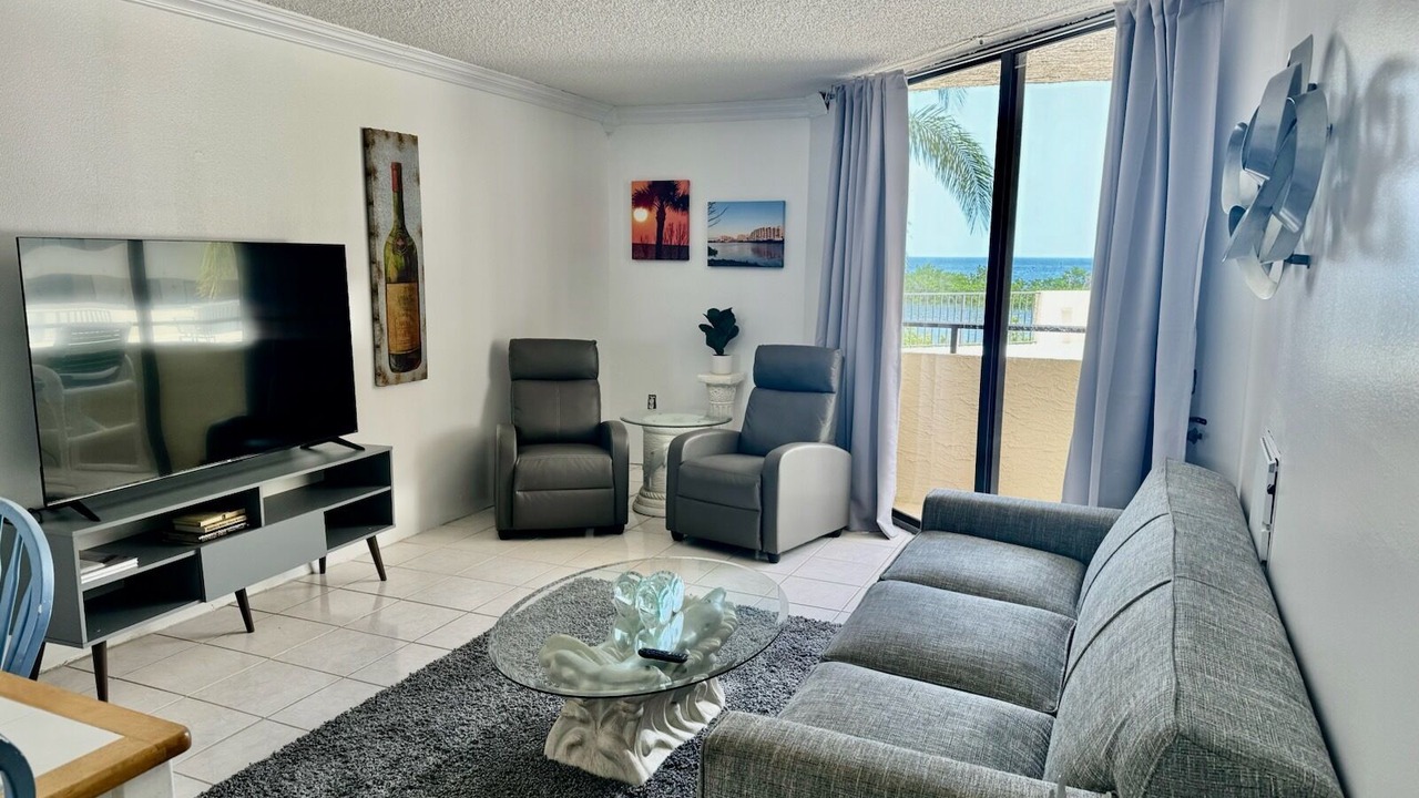 Photo of Livingroom in Hudson Beach Estates