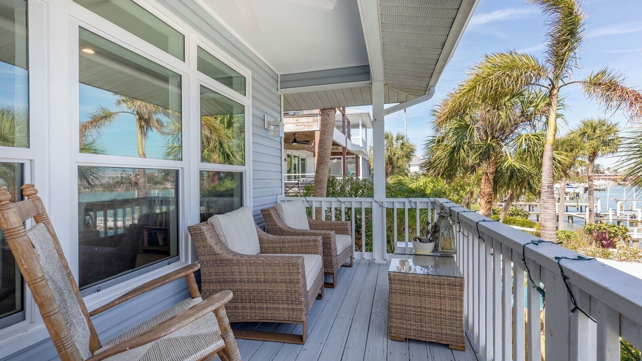 Photo of Patio Balcony in Sunset Beach