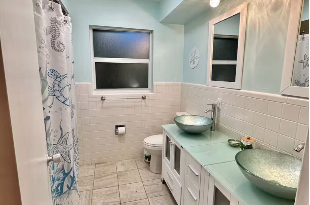 Photo of Bathroom in Anona