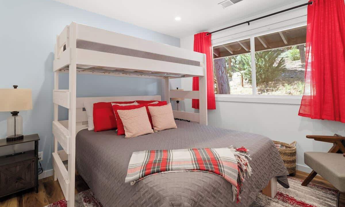 Photo of Bedroom in Big Bear Lake
