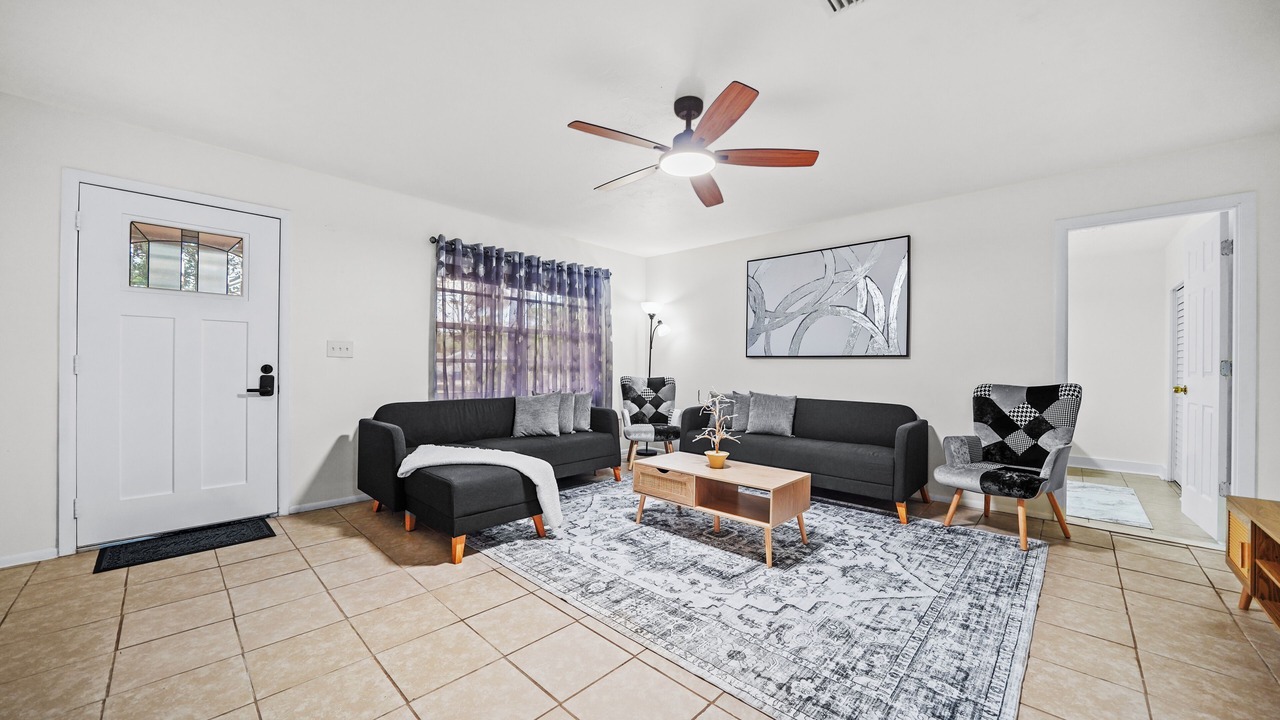 Photo of Livingroom in Sarasota Springs