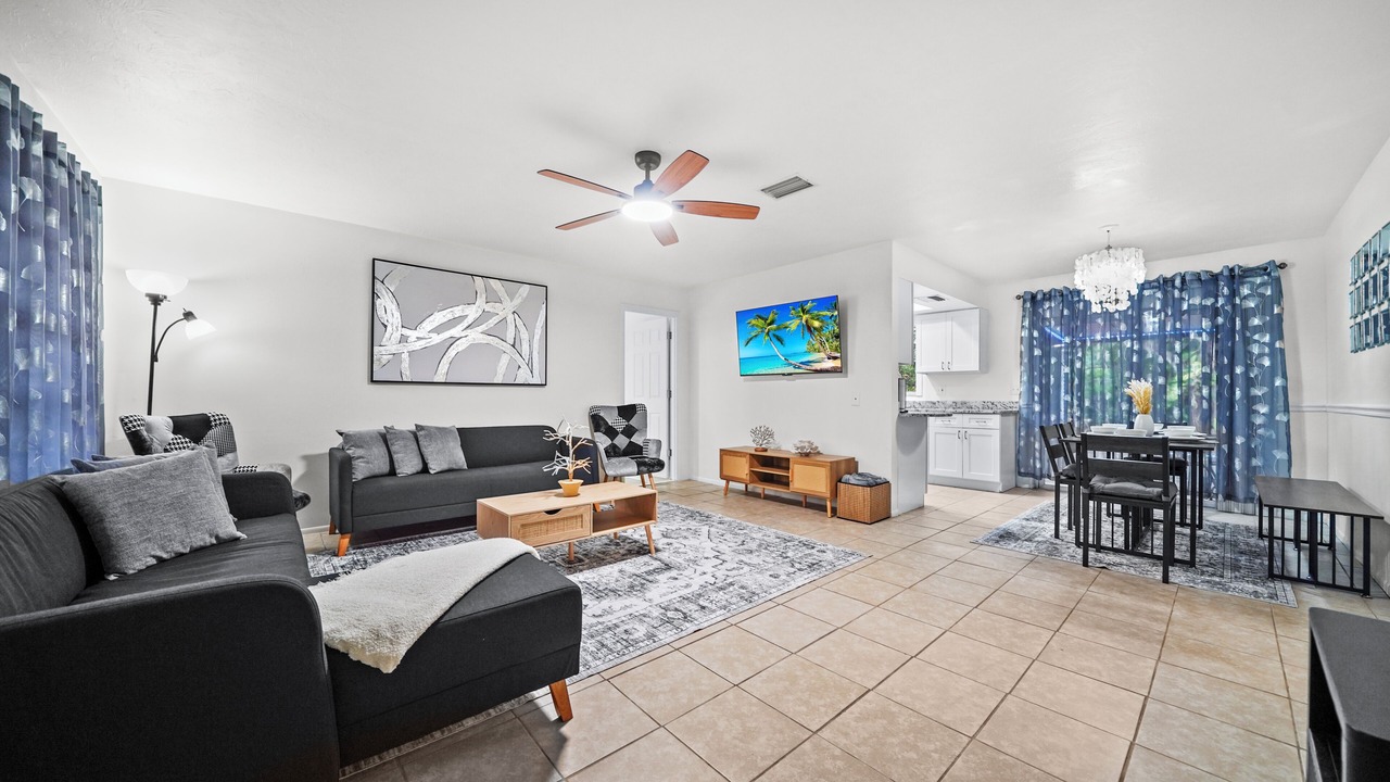 Photo of Livingroom in Sarasota Springs