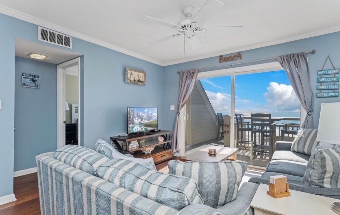 Photo of Livingroom in Caswell Beach