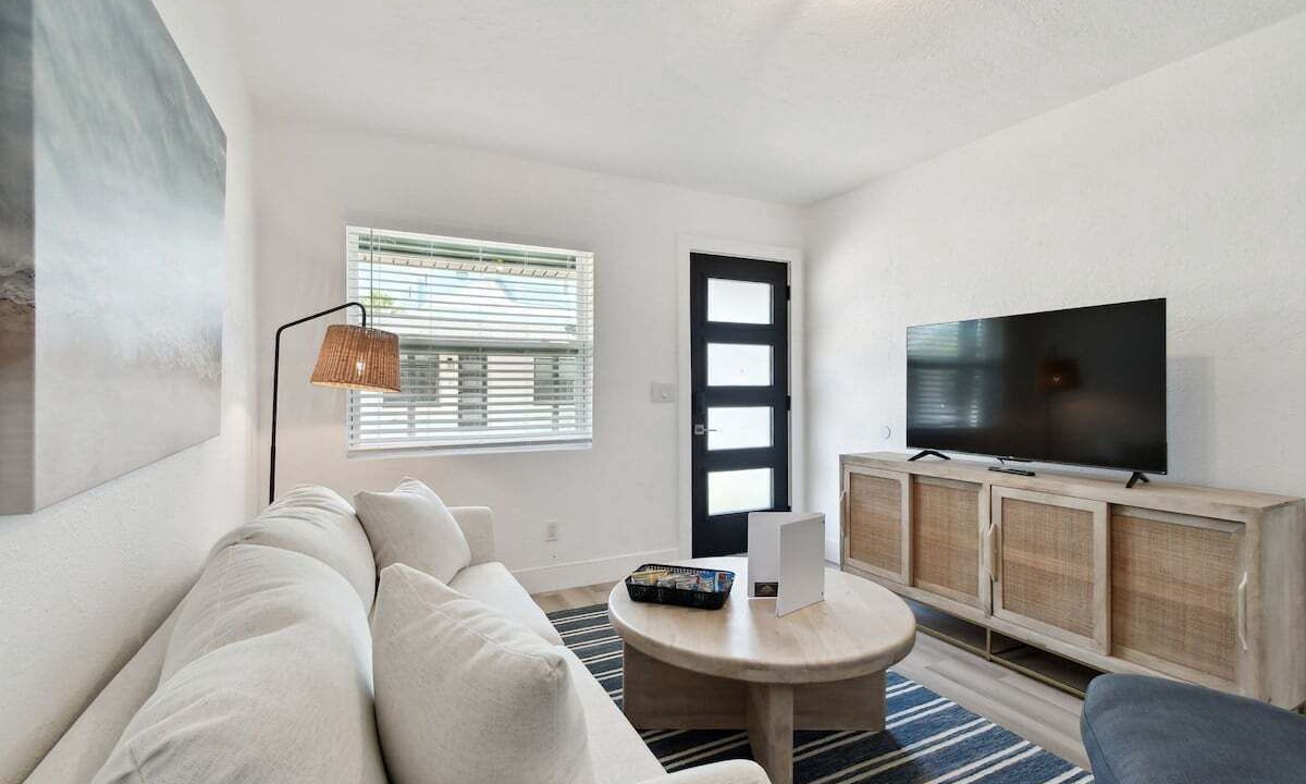 Photo of Livingroom in Capri Isle