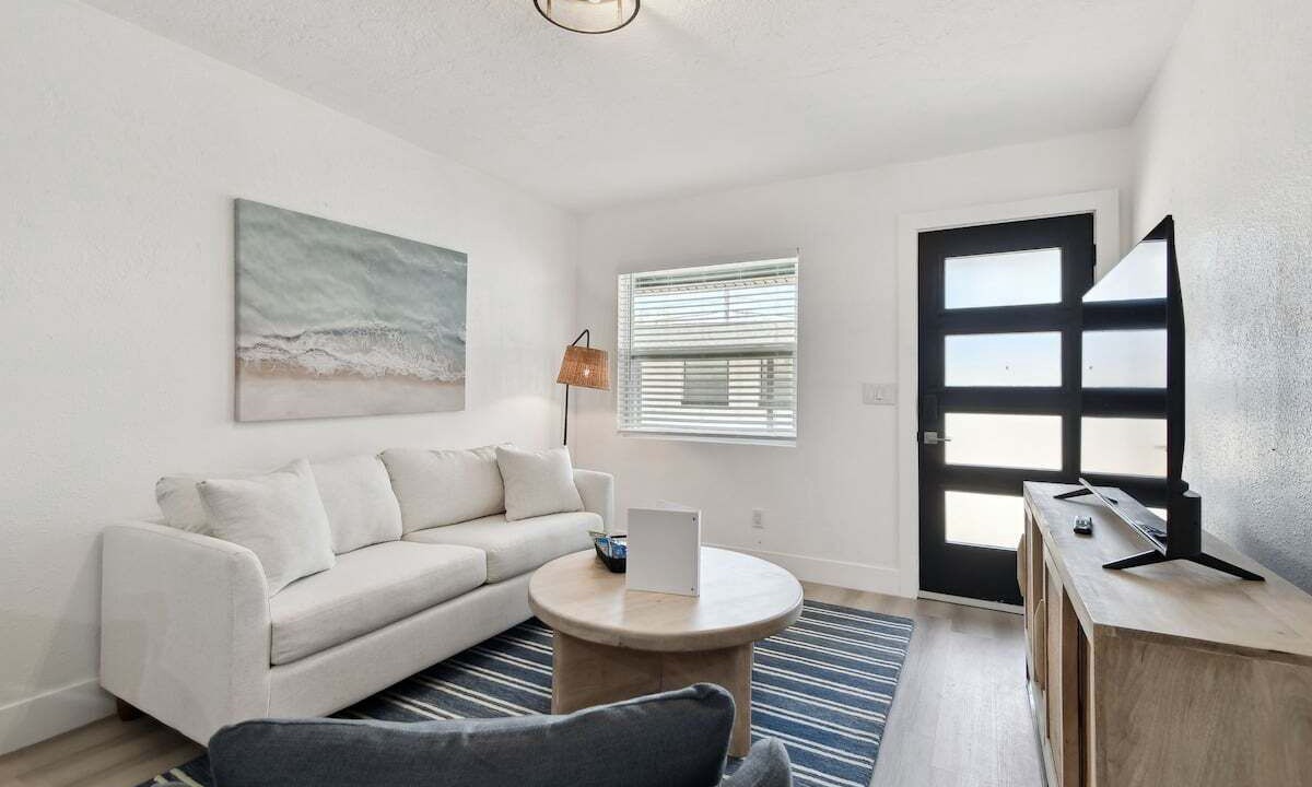 Photo of Livingroom in Capri Isle