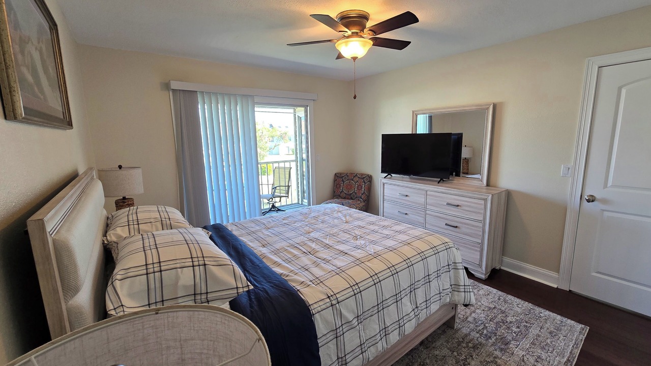 Photo of Bedroom in Capri Isle