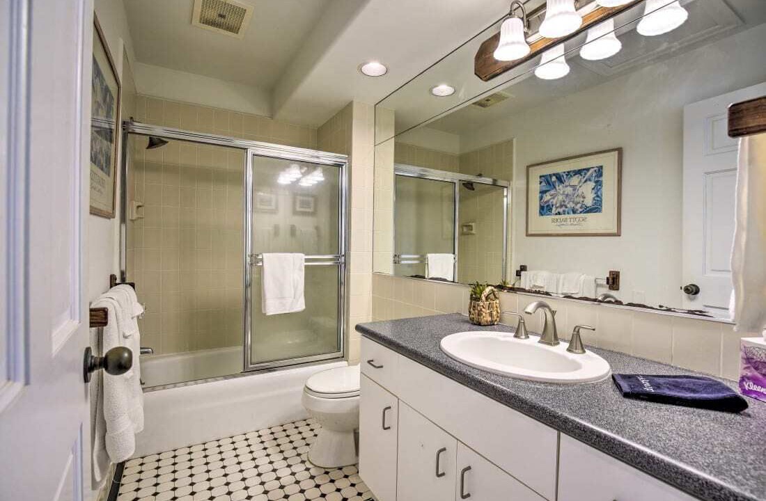 Photo of Bathroom in Keauhou