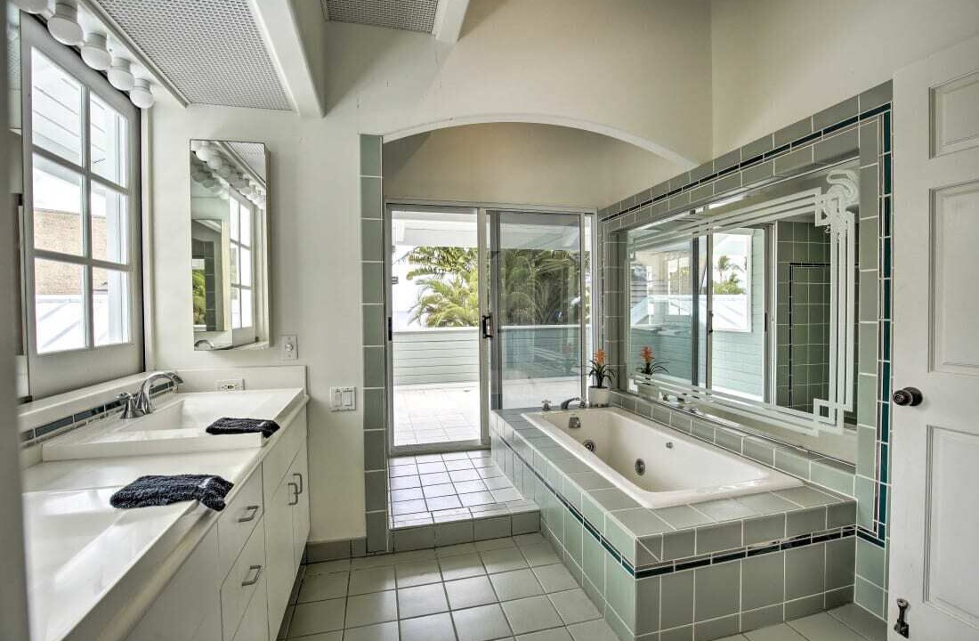 Photo of Bathroom in Keauhou
