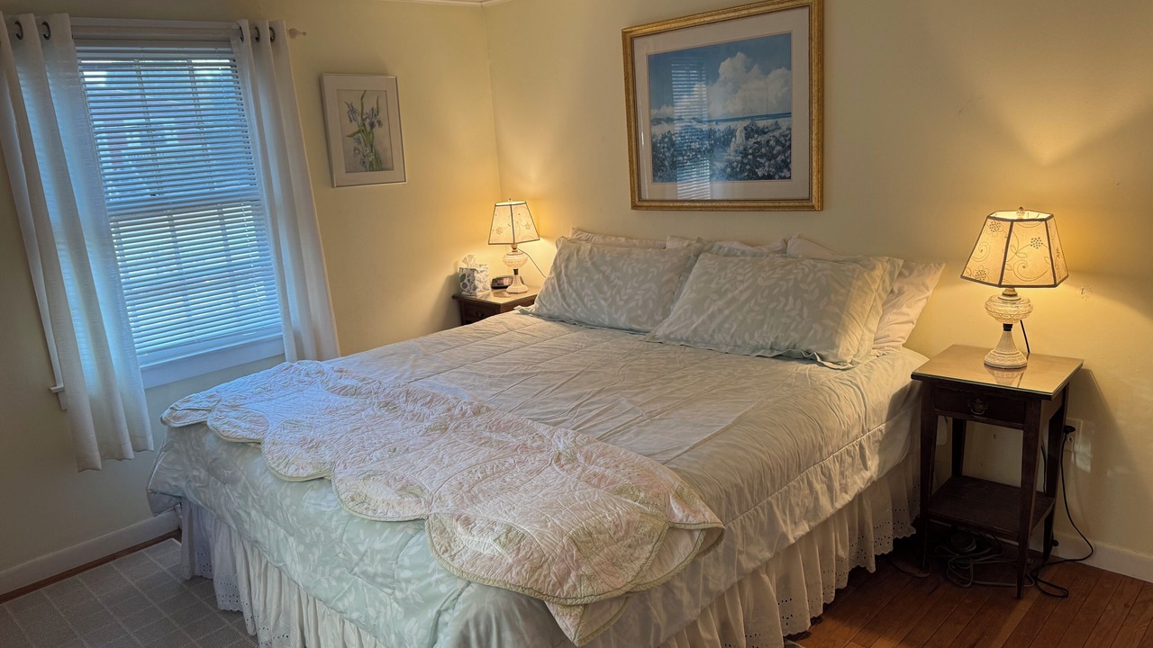Photo of Bedroom in Quonochontaug