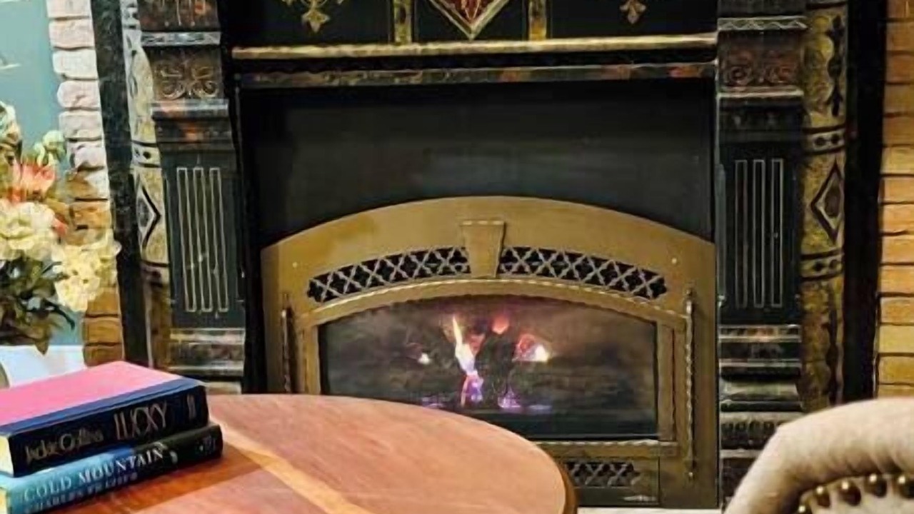 Photo of Livingroom in Allegheny-West